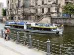 Fahrgastschiff auf der Spree, Hhe Berliner Dom, Foto vom 1.9.2008