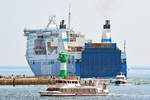 Fahrgastschiff NORDLAND unweit der Nordermole in Lübeck-Travemünde.