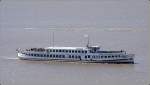 Das Fahrgastschiff OCEANA ist 55,2 m lang, 9,8 m breit und hat einen Tiefgang von 2,12 m. Sie wurde 1937 auf den Atlas Werken in Bremen gebaut. 2 x 441 kW treiben dieses Schiff an. Maximal knnen 700 Personen befrdert werden. Hier kreuzt Sie am 05.05.2007 auf der Weser vor Bremerhaven.

