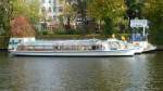 MS  Oranje Nassau  auf der Spree am Anleger Tegeler Weg. Baujahr:1964; Lnge:17,45m; Breite:4,05m; 73 Personen. Im Hintergrund das Schwesterschiff  Konigin Wilhelmina . Technische Daten wie das Schwesterschiff. Foto:19.10.2013
