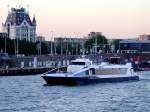 Waterbus,PIET-HEIN(2324396; Baunr-206; Bj 1999)erreicht gegen 20Uhr den Hafen von Rotterdam; 110901