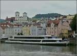 Ausfluggschiff Regina Danubia BJ 1992, der Reederei Wurm & Kck, mit einer lnge von 70 m, breite 11,20 m, hat 300 Innensitzpltze und 100 Sitzpltze auf dem Freideck, wird fr Sonder-, Linien- und