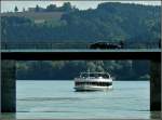 MS Sissi setzt zum Wenden vor dem Erreichen der Brcke auf dem Inn bei Passau an.