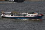 Hafenbarkasse SABINE (3019) auf der Elbe im Hamburger Hafen. Aufgenommen am 13.06.2025.