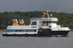 Fahrgastschiff SCHILKSEE; Eigner/Betreiber: SFK; Aufnahmeort: Kieler Förde, Ostsee, Deutschland; Datum: 01.08.2025; Info: (IMO 8605507)  Das Bild zeigt die SCHILKSEE schrägab des Leuchtturms Friedrichsort auf dem Weg zurück in die Kieler City.