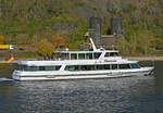 FGS THERESIA auf dem Rhein, querab von den Brückenpfeilern der  Brücke von Remagen  (rechtsrheinisch) - 09.11.2021 