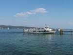 Das Motorschiff UHLDINGEN am Anleger der Insel Mainau.Fotografiert im Septeber 2009.