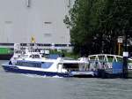 Waterbus, WITTE DE WITH(ENI:02324397; L=38; B=8mtr.; 2x500PS)an der Anlegestelle Veer-Stormpolder;110828