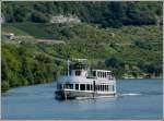 Das Motorschiff  Das Wappen von Tier  wird in Krze an der Anlegestelle in Wasserbillig anlegen, um die Fahrgste von Bord zu lassen.