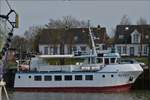 . Mit dem Ausflugschiff „WEGA II“ werden ab dem Hafen Fedderwadersiel auch in diesem Jahr wieder Fahrten zu den nahen Vogelinseln und den Seehundbänken angeboten. Hier liegt das Schiff im Hafen von Fedderwadersiel.  12.04.2018  (Hans)