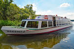 Fahrgastschiff WAKENITZ auf gleichnamigem Fluss bei Rothenhusen / Eingang Ratzeburger See.