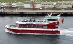Das 24m lange Fahrgastschiff WARNOWSTAR am 08.11.23 in Rostock