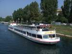 Ausflugsschiff  Weinland-Baden  liegt am Hafen in Breisach; 080830