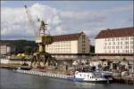 Die ALFA aus Szczecin (Polen) lscht am 25.07.2009 im Osnabrcker Hafen Kies. Sie ist 56,80 m lang, 7,54 m breit und hat eine Tonnage von 514 t.