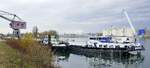 GMS ADOLF BLATT ENI 04402560 und GMS Deviant ENI 03310475, ankern im Rheinhafen Breisach Heckansicht, Nov.2025