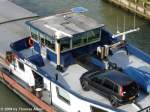 Das niederlndische Frachtschiff  Atlas  aus Harlingen im Unterwasser der Schleuse Vogelgrn auf Talfahrt - das Steuerhaus.