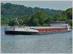 Frachtschiff Cobra (L 110m, B 11,5m) auf der Mosel bei Oberbillig. 27.06.10