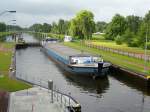 GMS ENERGIE (NL) ENI 02316199, MMSI 244700913, das Schiff war ca.15 Jahre nicht mehr in Lübeck und kommt nun mit einer Düngerladung durch den ELK...
Aufgenommen: 28.6.2012