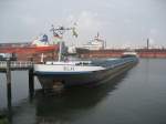 Das Frachtschiff  ELJA  wartet auf Verladung am 09.10.2007 im Hafen Rotterdam.