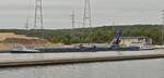 Das vor uns her fahrende GMS VIENTO, IMO 02338635; L 110 m; B 10,50 m; t 2641; gemeldet in Raamsdonksveer (NL), hat den Anleger im Hafen von Lon, erreicht und es wird sofort mit dem Entladen