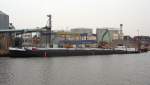 GMS HEINER aus Bremerhafen, ENI 04004160 wird mit Raps am Lbecker Lagerhauskai beladen...