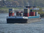 Rückwärts einparken für Fortgeschrittene - das Gütermotorschiff IVERNIA (ENI: 02331998) auf dem Weg zum Duisburg Trimodal Terminal.
