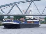 KILIYA(Europanummer 02329377 ;L=135m; B=17,1m; Baujahr 2007)ist bei Nijmegen mit einer Ladung Container unterwegs;100829