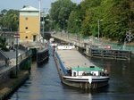 GMS Laura , 04011240 , 82 x 8,20m , am 09.09.2016 beim Verlassen der Schleuse Berlin-Spandau zu Tal auf der Havel.