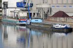 FAME (2322798) & GEBR MINICH (4032460)im Plochinger Hafen 07.10.2023