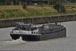 GMS Matheus, hatte die Schleusenkammer 3,  von der Schleuse Lanaye zu Tal auf dem Kanal de Lanaye in Richtung Maas verlassen. 09.2025 Aufgenommen vom Schiff aus in der groen Schleusenkammer, ca 15 m hher.