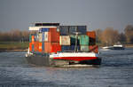 CMS NAVITAS (ENI:02328781) L.135m B.14,20m T 5002 TEU 421 Flagge Niederlande am 24.11.2020 auf dem Rhein zu Berg in Xanten.