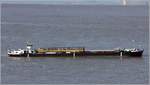 Die 1972 gebaute OTRATE (ENI 04403460) ist am 21.08.2019 auf der Weser Höhe Bremerhaven zu Tal unterwegs. Sie ist 80 m lang, 9,50 m breit, hat einen Tiefgang von 2,29 m und eine Tonnage von 1531 t. Heimatort ist Minden. Frührere Namen: GERTRUD, STINNES 82. Als Ladung hat sie einen Doppelstockwagen der kanadischen Rocky Mountaineer Eisenbahn an Bord. 21.08.2019