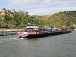 PETRAN(02332322; L=135; B=14,2mtr; 5002t; TEU:421; Bj.2009) passiert bei St. Goar die Burg Rheinfels; 120829