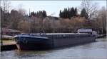 Die 1953 gebaute RECARO (ENI 04021910) liegt am 08.03.2015 im Westhafen von Minden. Sie ist 77 m lang, 8,2 m breit und hat eine Tonnage von 1.044 t. Gemeldet ist sie in Bad Pyrmont. Früherer Name: SELENE.