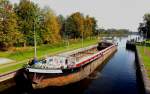 GMS STECKNITZ ENI 04014480, ist auf dem Weg nach Lauenburg in der Lbeck-Bssauer Schleuse eingetroffen...  Aufgenommen: 29.9.2011