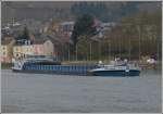 Frachtschiff SANTA MARIA, EUNr 0602457, Bj 1990, l 109,91 m, B 10,57 m, Ladekapazitt 2836 T, gebaut von den Langerbrugge Schiffswerft in Gent (B).
Aufgenommen auf der Mosel bei Wasserbillig, talwrts fahrend am 08.04.2013.