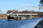 GMS  STADT-FÜRTH  (04003910 , 100 x 9m) am 21.01.2022 beim Unterqueren der Strassenbrücke Marquardt im Sacrow-Paretzer-Kanal /  UNTERE HAVEL-WASSERSTRASSE  zu Tal.