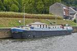 GMS STEVEN ROOS, ENI 02319056, BJ 1962, L 39,29 m, B 5,08 m, 360 t, hat an der Kaimauer im Kanal Lanaye festgemacht.
