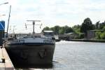 GMS Vorwärts (04005020 , 69,80 x 8,20) liegt am 23.06.2014 im Elbe-Havel-Kanal an der Schleuse Wusterwitz.