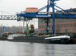 GMS Wilhelm Dettmer (05501380 ,110 x 10,5m) am 22.01.2015 im Brandenburger Stadthafen beim Löschen seiner Ladung bei den Elektrostahlwerken.