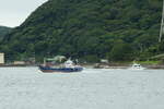 Japanische Binnenmehrzweckfrachter  YAMADA MARU Nr.18(第十八山田丸)  (Linke des Foto), im 13.08.2021, Kammon-Straße.