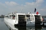 Heck/-Backbordansicht des KFGS Elbe Princesse (01840744) am 13.04.2016 in Berlin-Tegel. Das Kreuzfahrtschiff lag dort am Kreuzfahrtterminal und wurde von franz. Technikern  betreut .