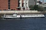 Binnen-Kreuzfahrtschiff JOHANNES BRAHMS (ENI 04033510 ); Datum: 23.06.2026; Aufnahmeort: Elbe/Hafen Hamburg, Deutschland.