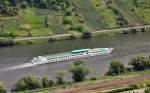 Fluss-Kreuzfahrtschiff  LEONARDO DA VINCI  aus den Niederlanden, unterwegs auf der Mosel bei Winningen - 10.08.2010