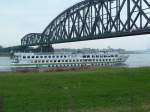 Flukreuzer  Prinses Christina  auf dem Rhein zu Berg. Gesehen bei Duisburg Baerl am 01.12.12