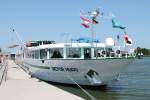 'VICTOR HUGO' IMO.9157806 von croisiEurope während des Anlegens in Wolgast /DE. im August 2015.