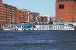 Fluss-Kreuzfahrtschiff VIVA RUBY (IMO 8665557); Eigner/Betreiber: VIVA; Datum: 23.06.2026; Aufnahmeort: Elbe/Hafen Hamburg, Deutschland.