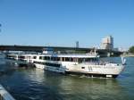 Die Viking Legend ist139m lang,11m breit,liegend am Rhein bei k�ln.am4.8.2009
