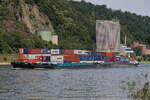 Schubverband aus Schubschiff und drei Leichtern (Camaro?) am 22.06.2025 in Lahnstein am Rhein