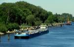 TMS TANJA DEYMANN I und II in Warteposition im Unterwasser der Elb-Schleuse Geesthacht...